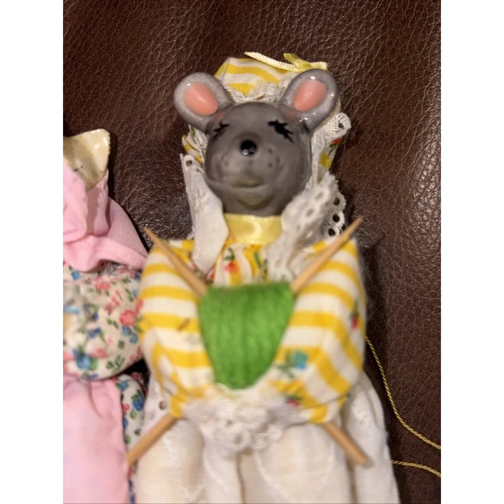 Vtg ceramic cat and mouse Christmas Pink 5+7 in Babydoll Nightgown decor‎